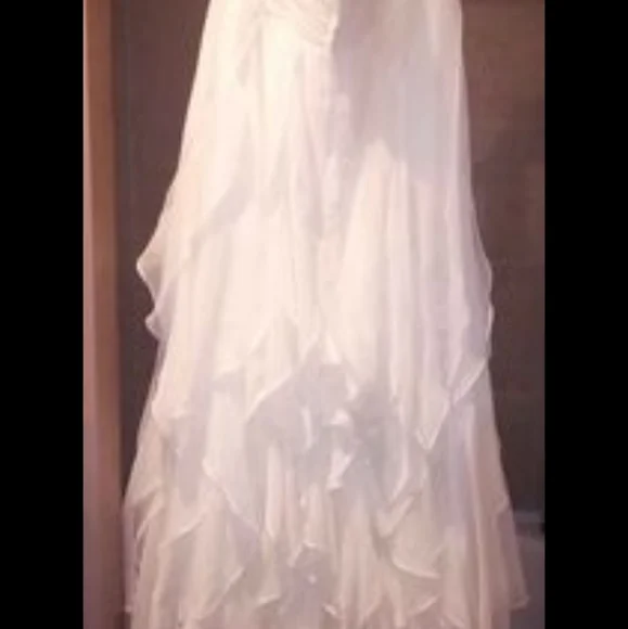 Wedding Dress - Picture 3 of 10